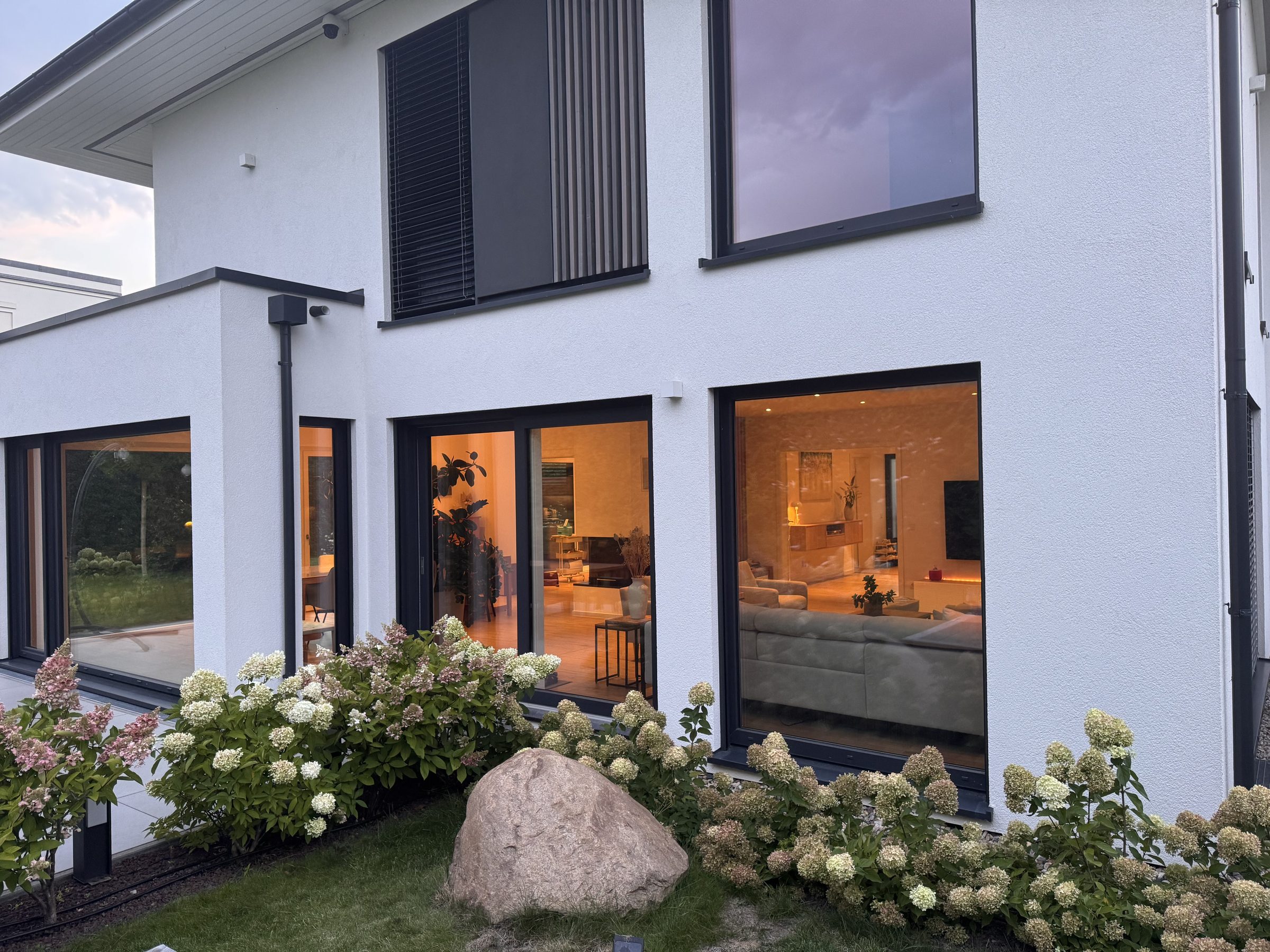 Hausansicht am Abend